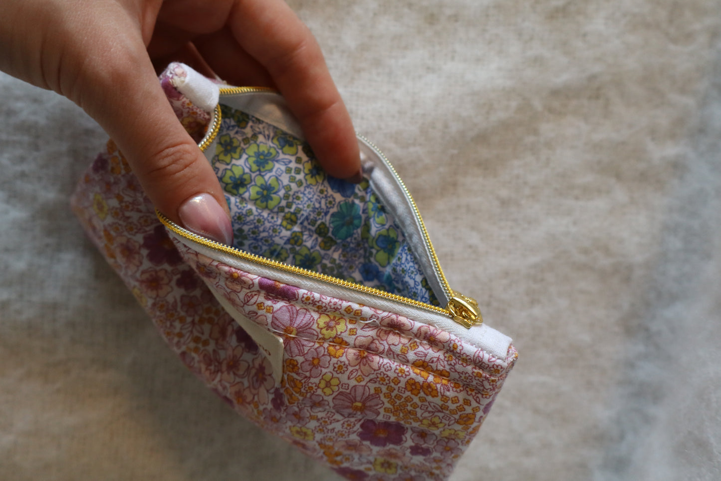 Pochette matelassée artisanale en coton - fait main tissu fleuri