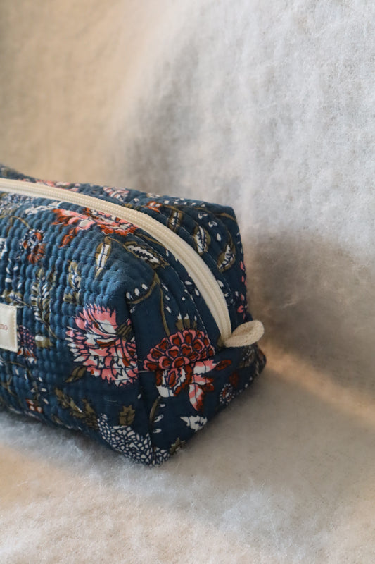 Trousse-toilette-fleurie-fait-main-tissu indien matelasse_
