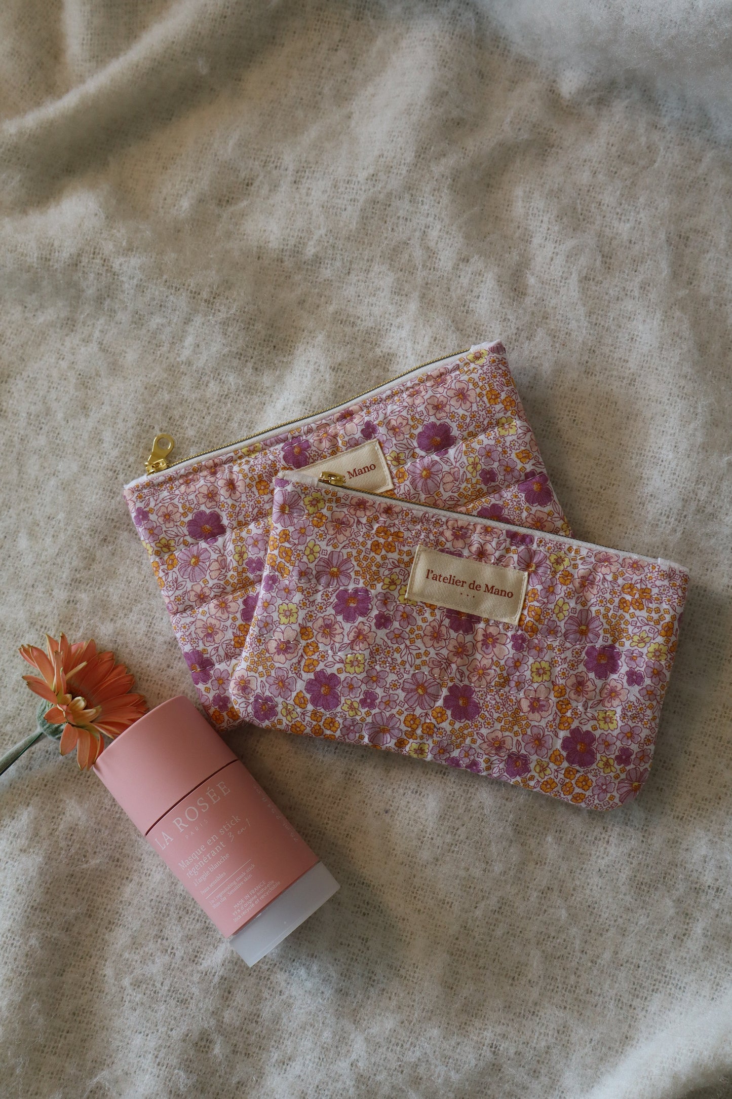 Pochette matelassée artisanale en coton - fait main tissu fleuri