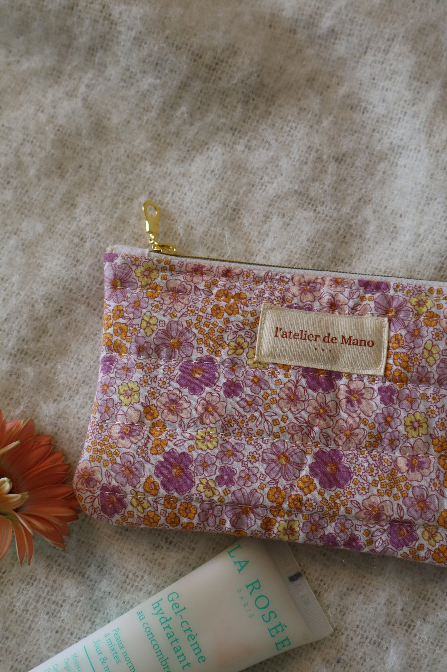 Pochette matelassée artisanale en coton - fait main tissu fleuri