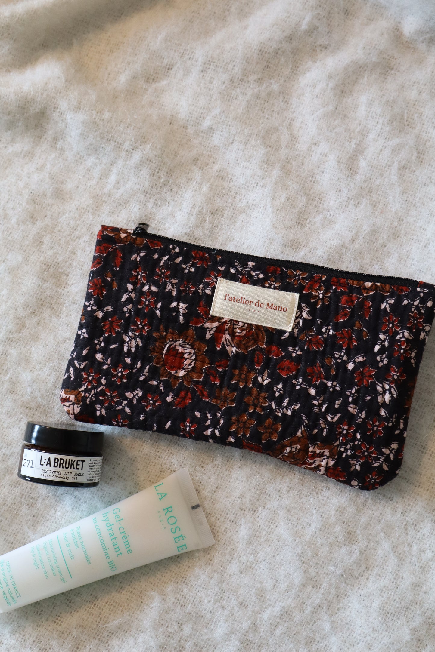 Pochette matelassée artisanale en coton - fait main tissu fleuri