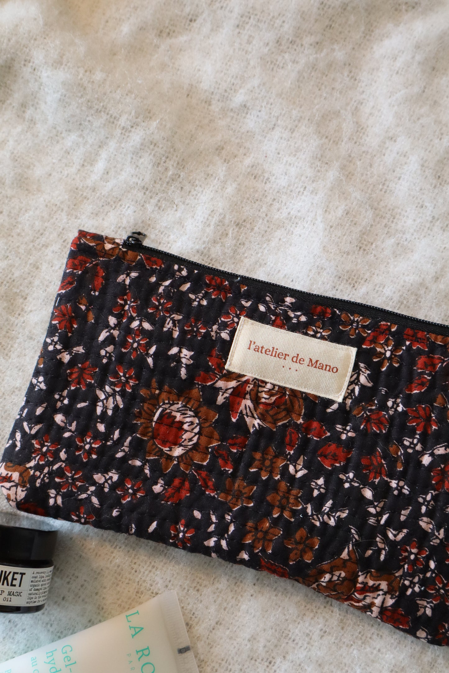Pochette matelassée artisanale en coton - fait main tissu fleuri