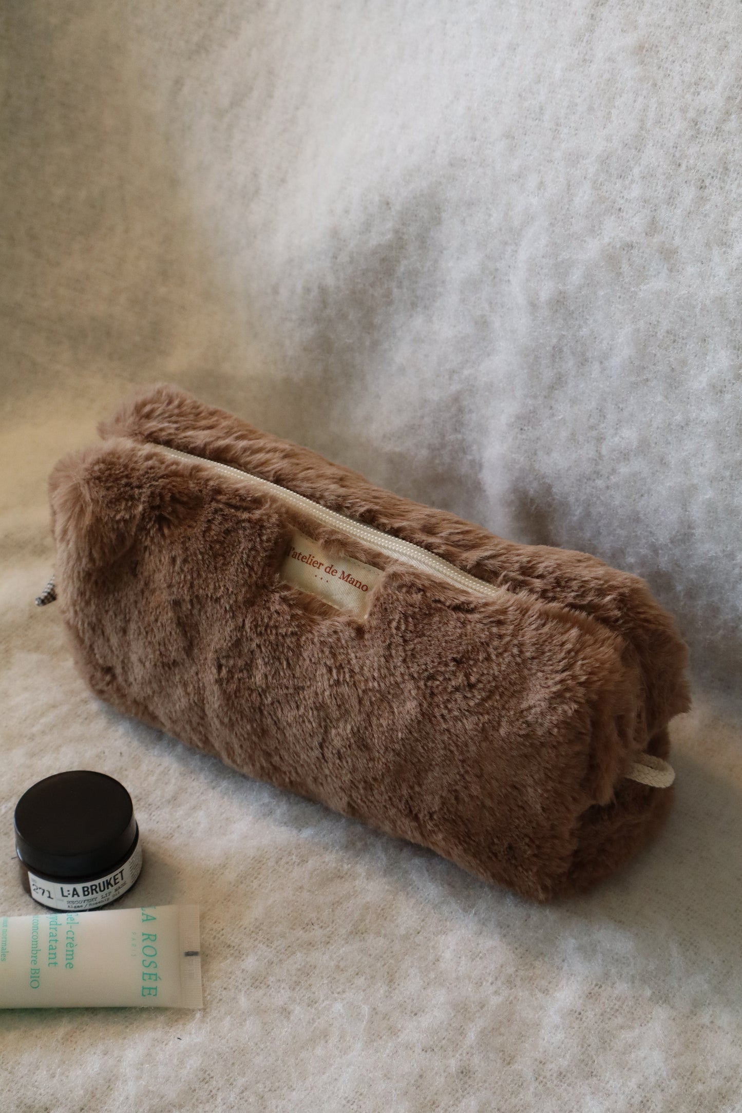 Trousse de toilette artisanale en fausse fourrure – Fait main