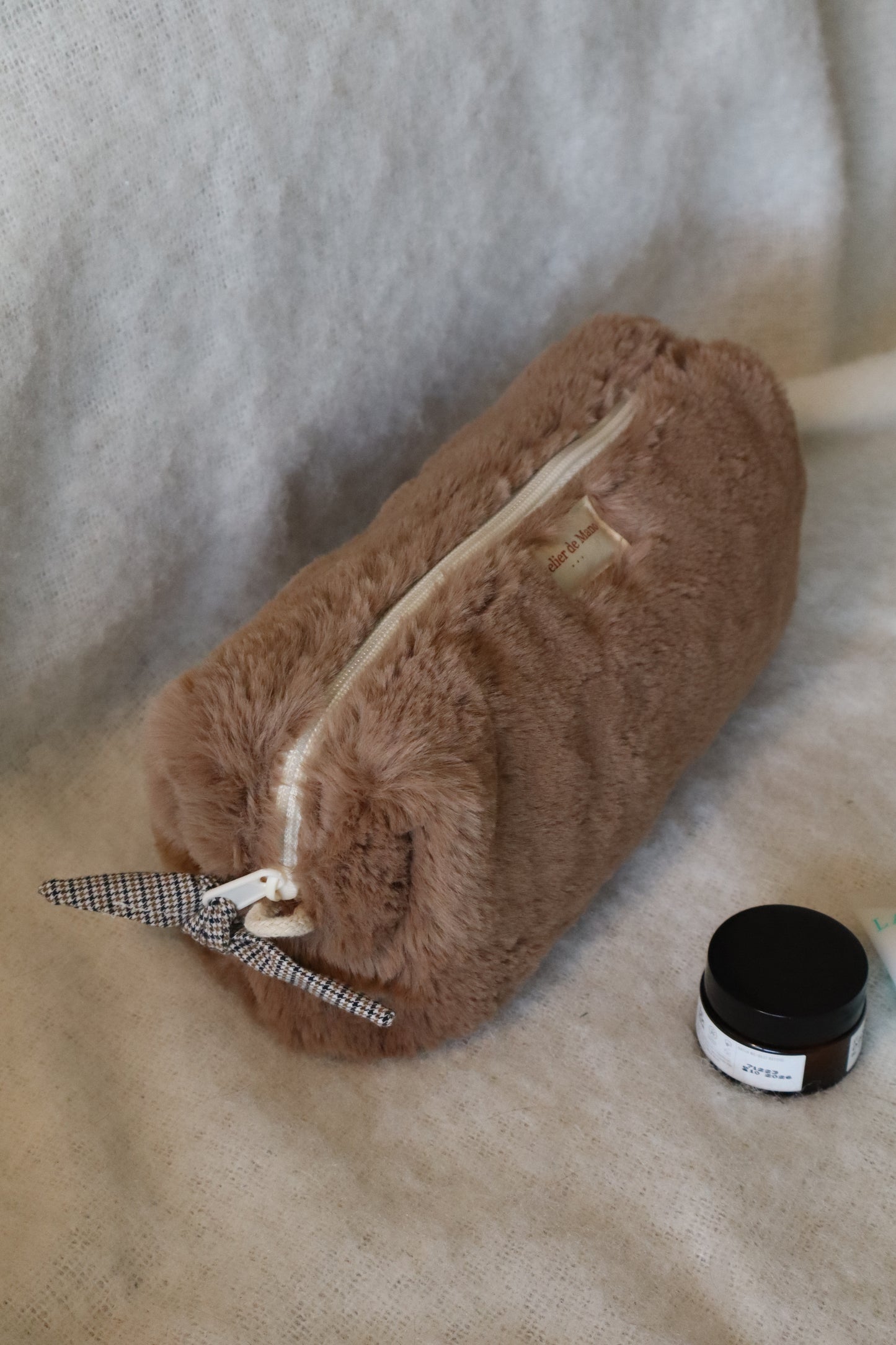 Trousse de toilette artisanale en fausse fourrure – Fait main