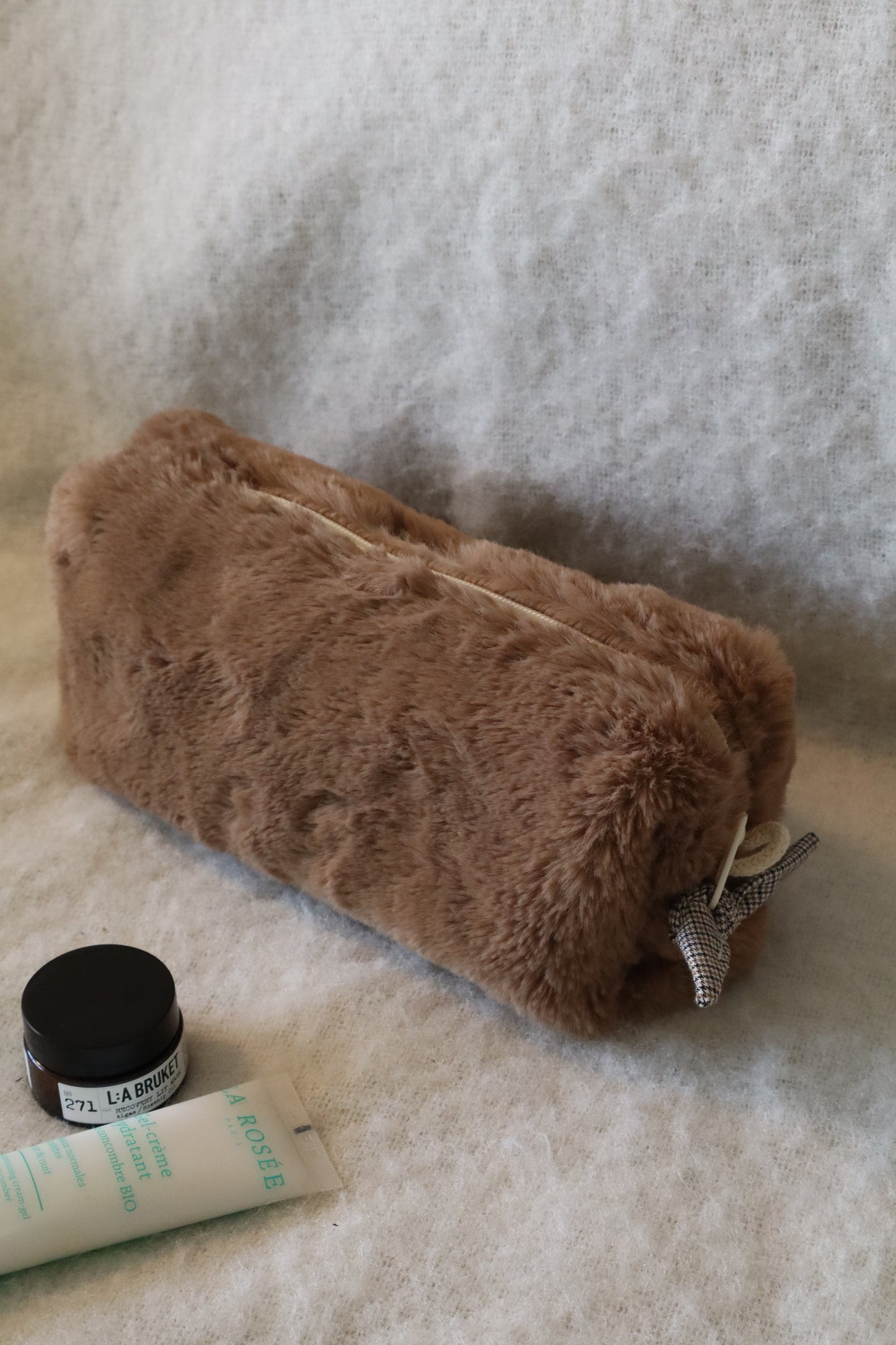Trousse de toilette artisanale en fausse fourrure – Fait main