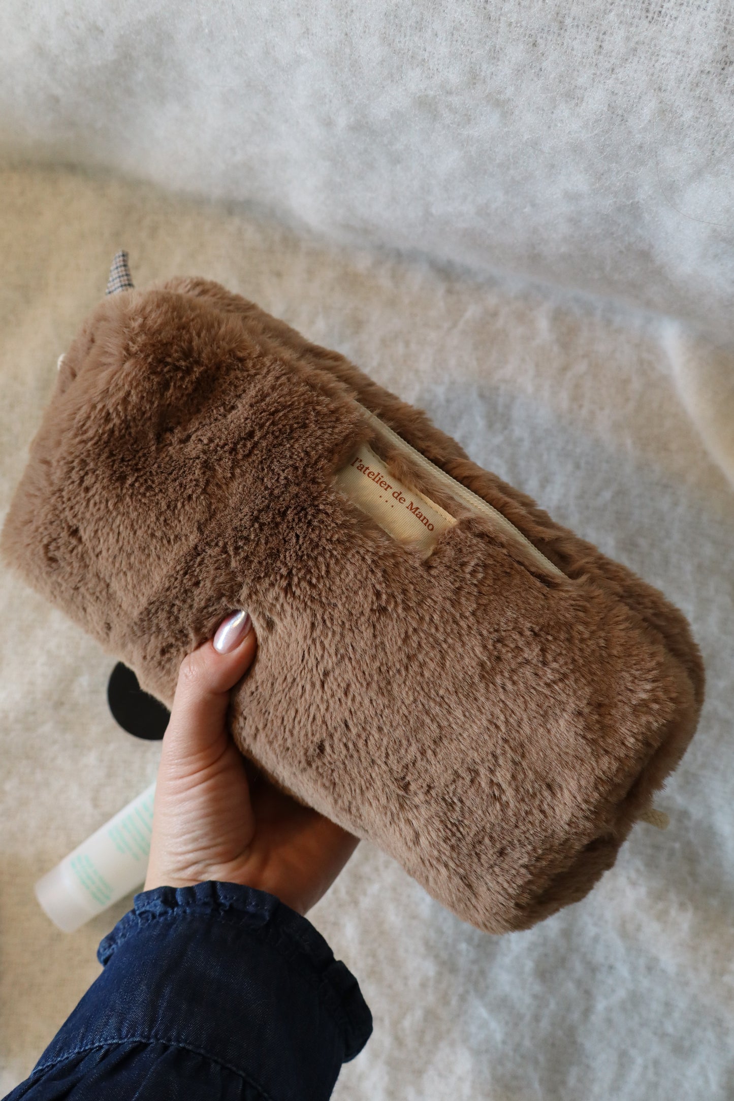 Trousse de toilette artisanale en fausse fourrure – Fait main