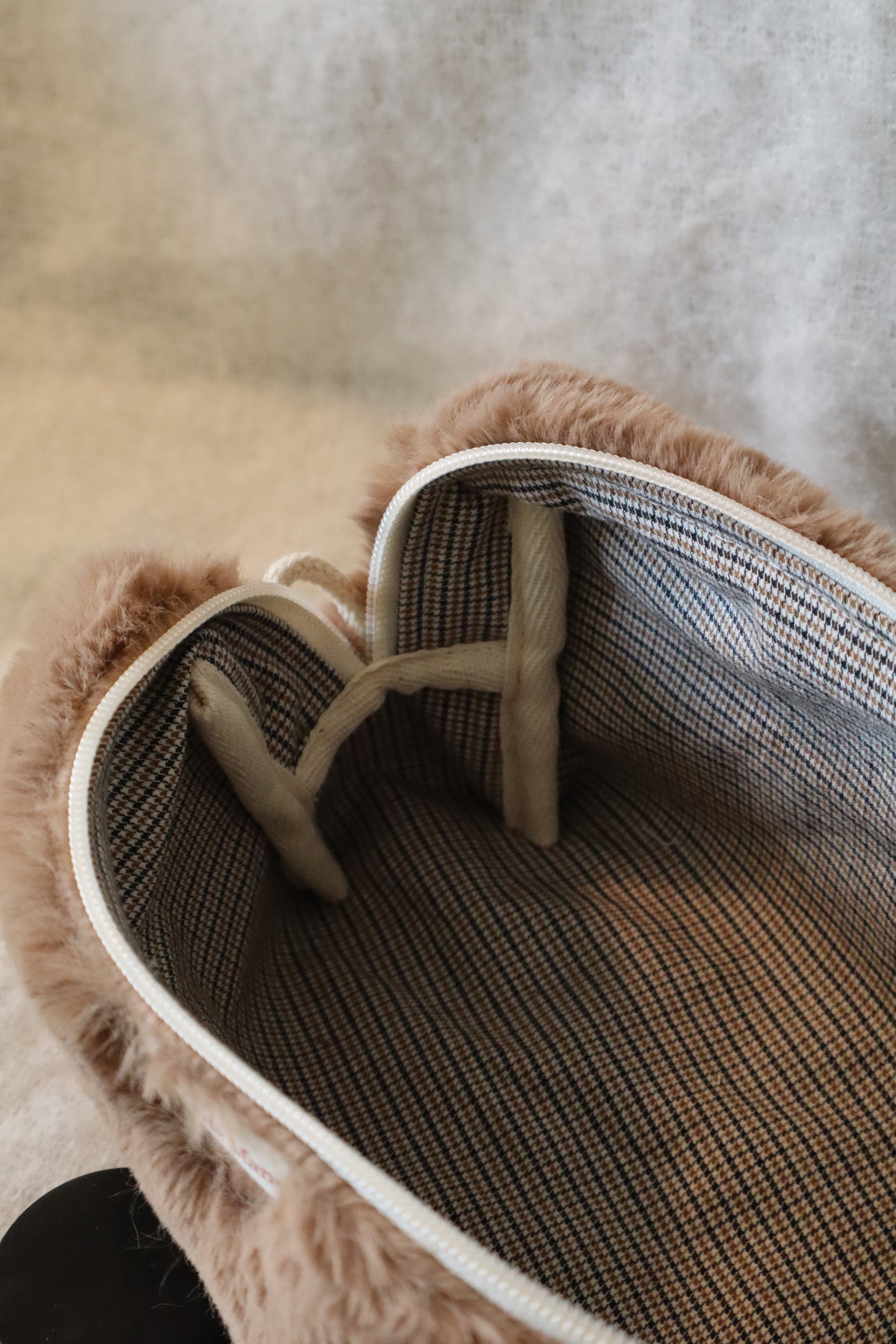 Trousse de toilette artisanale en fausse fourrure – Fait main