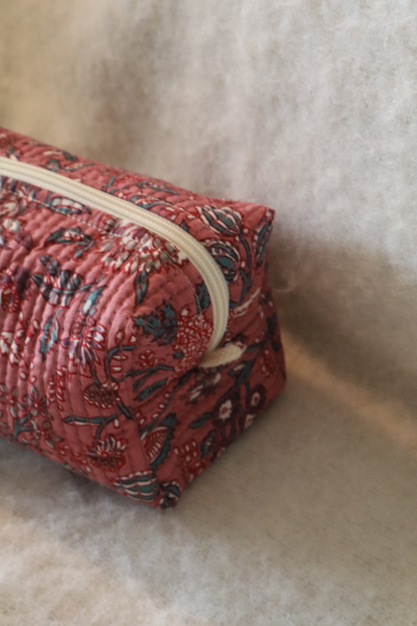 Trousse de toilette matelassée artisanale – Fait main en tissu indien