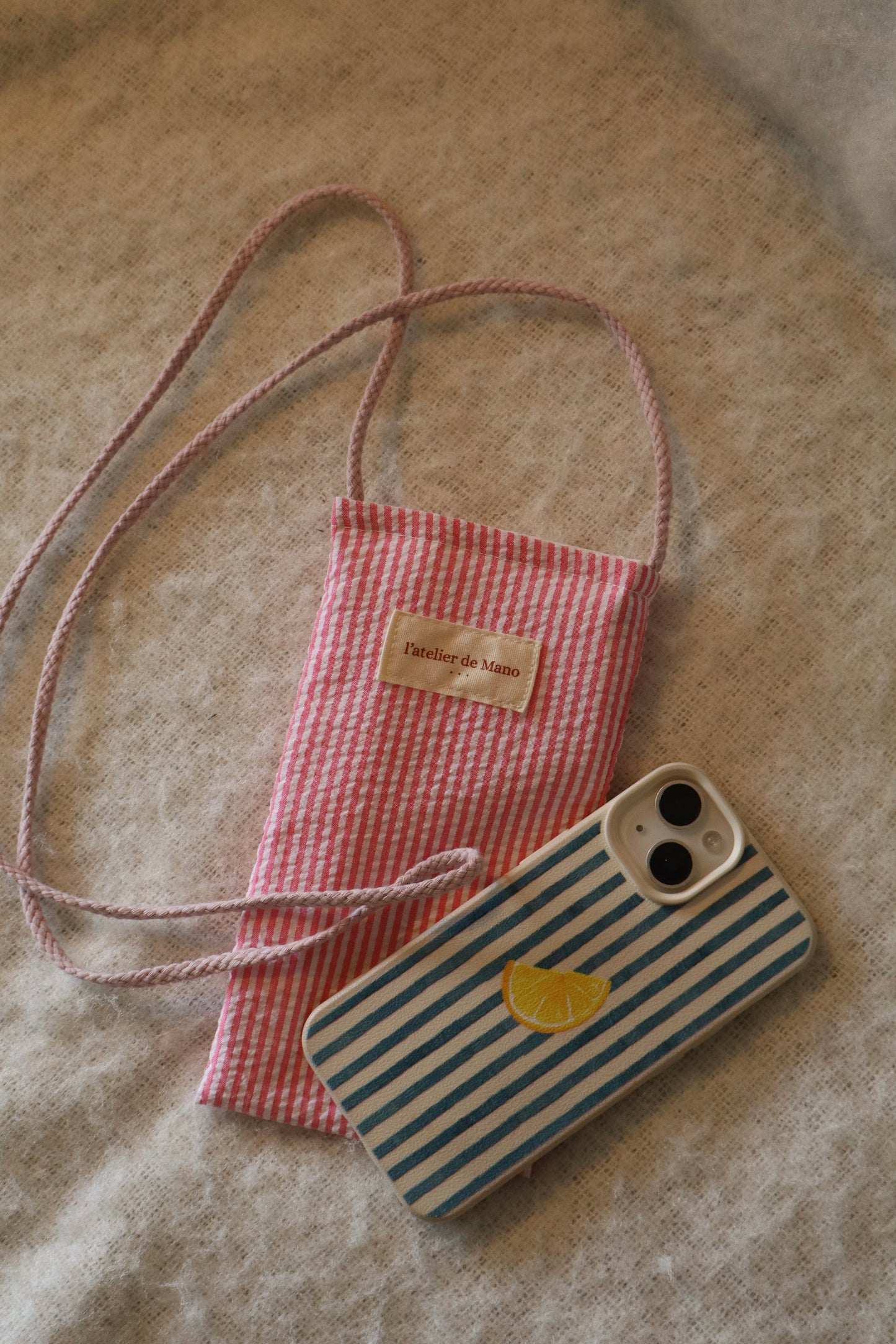 Bandoulière téléphone confectionnée à la main - en coton