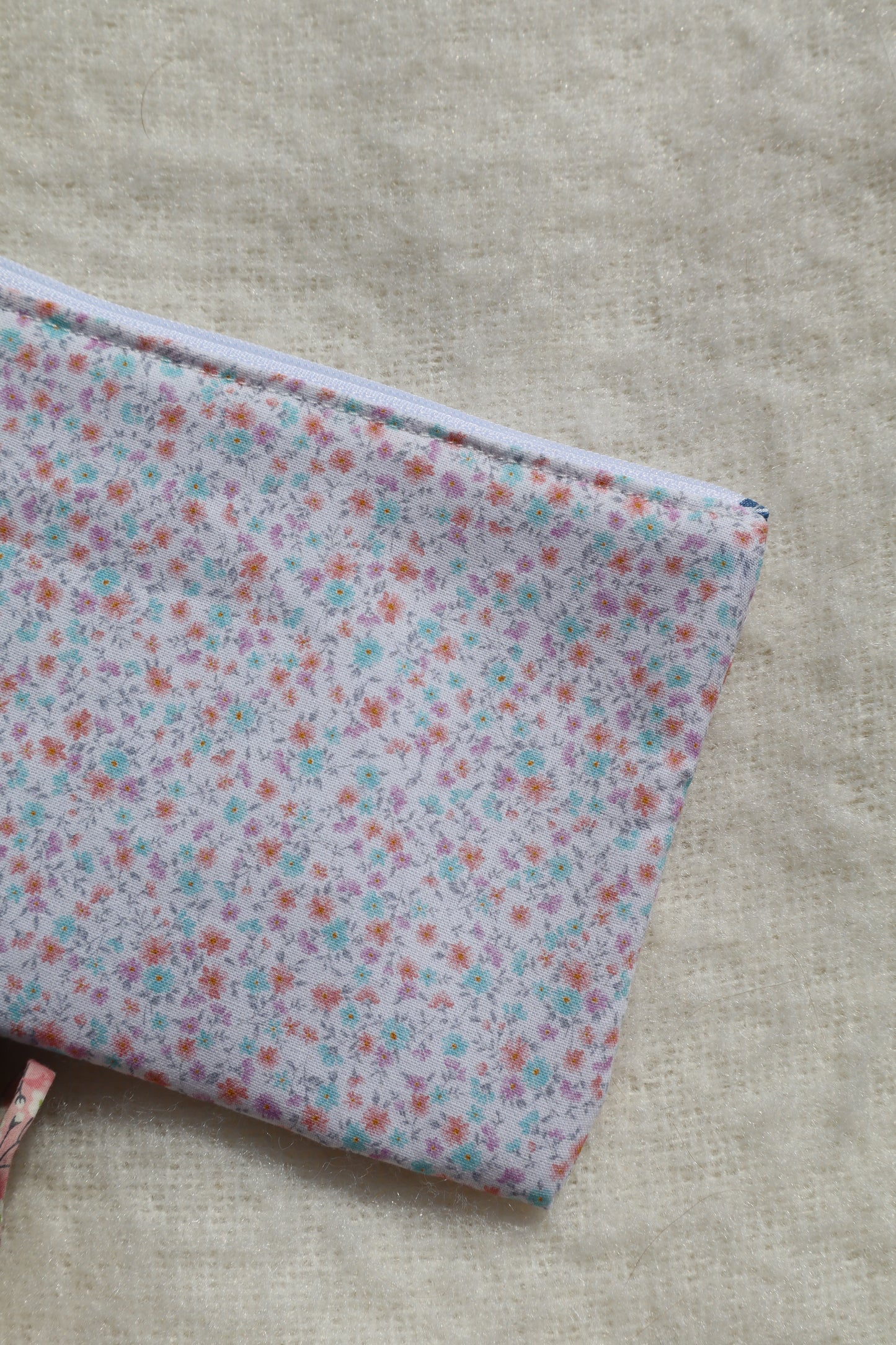 Pochette artisanale en coton - fait main tissu fleuri