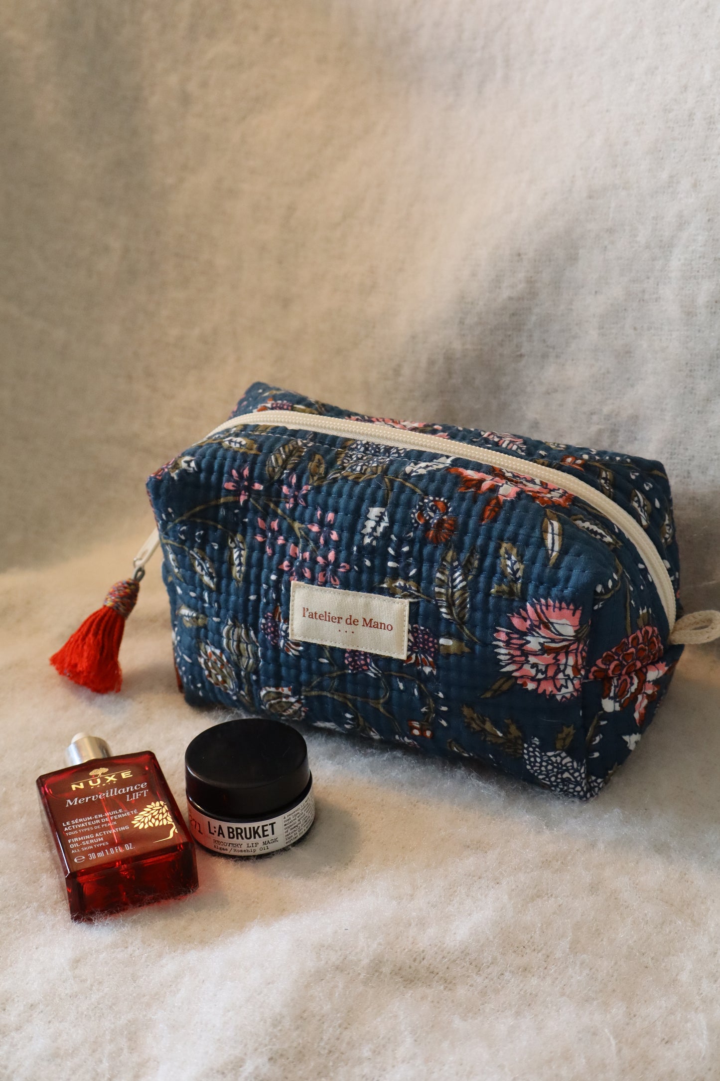 Trousse-toilette-fleurie-fait-main-tissu indien matelasse_