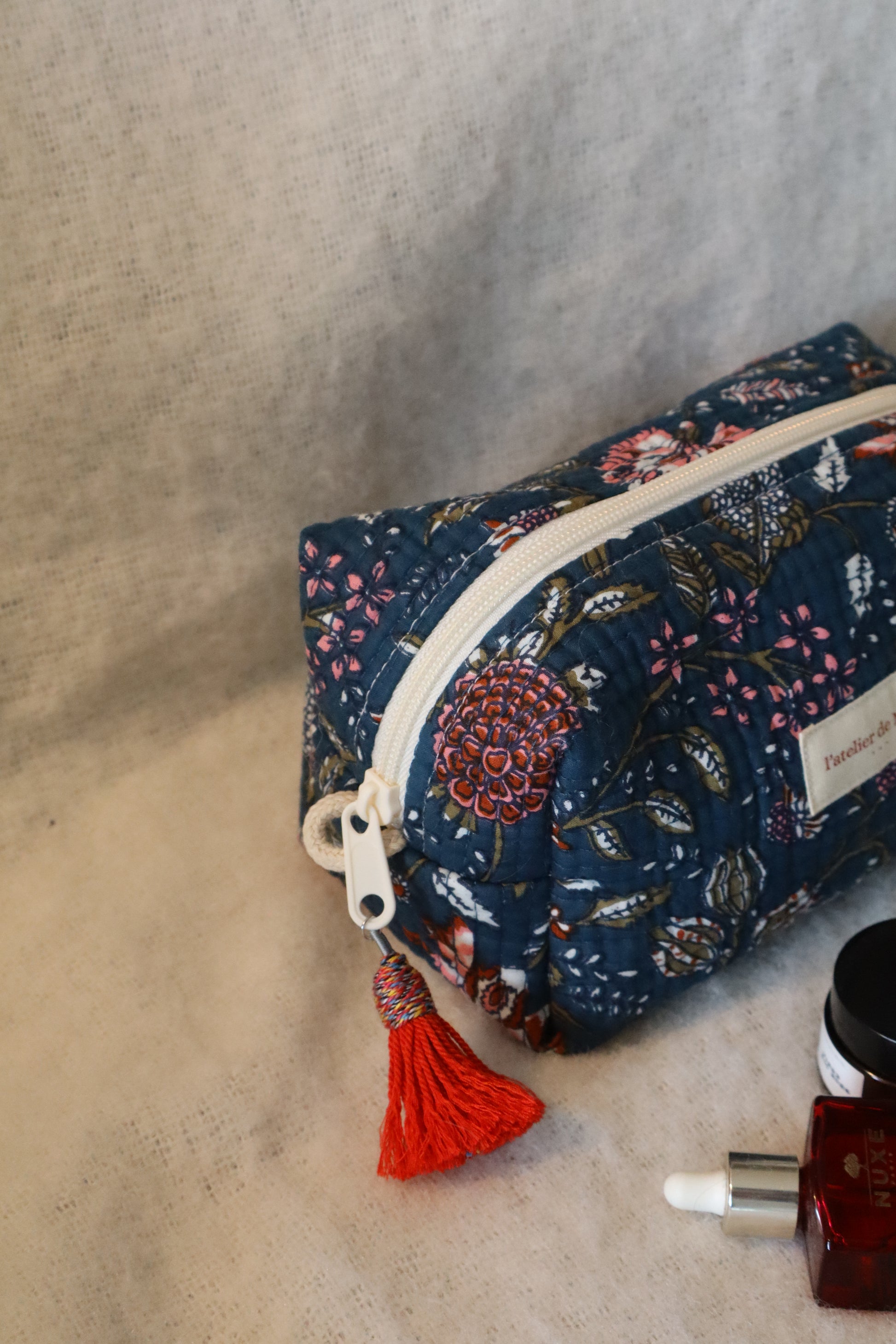 Trousse-toilette-fleurie-fait-main-tissu indien matelasse_3