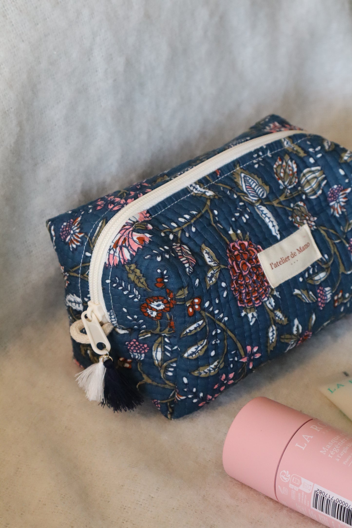 Trousse-toilette-fleurie-fait-main-tissu indien matelasse_