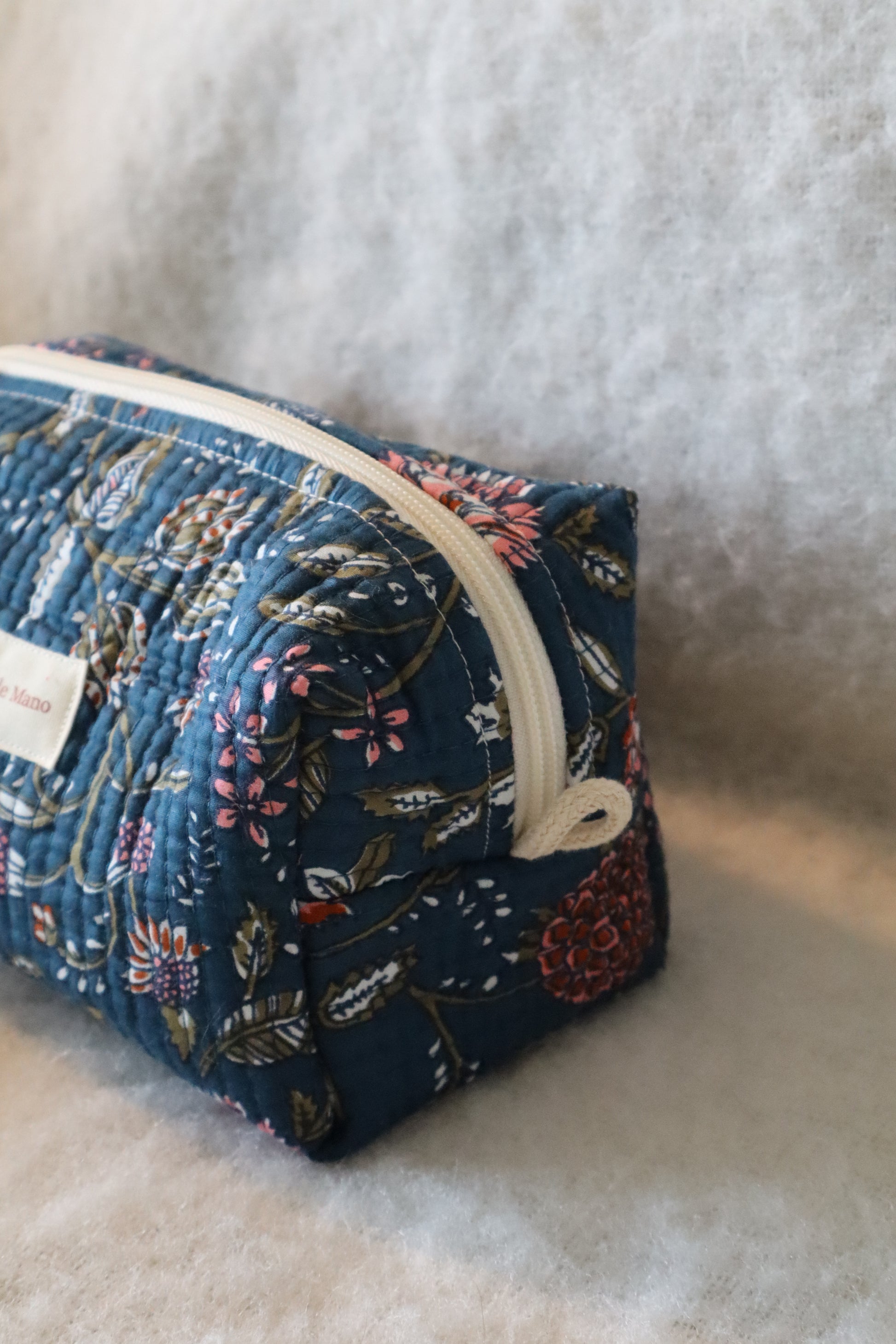 Trousse-toilette-fleurie-fait-main-tissu indien matelasse_