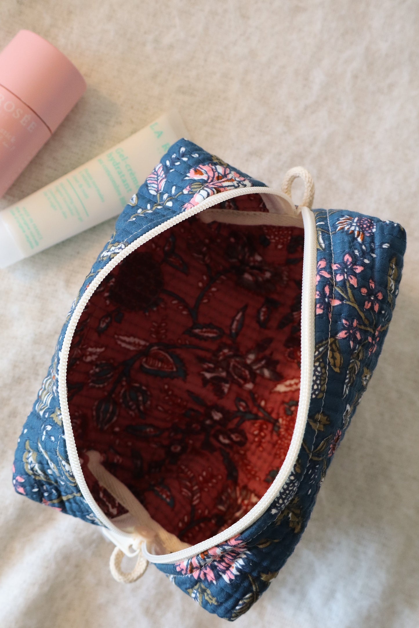 Trousse-toilette-fleurie-fait-main-tissu indien matelasse_