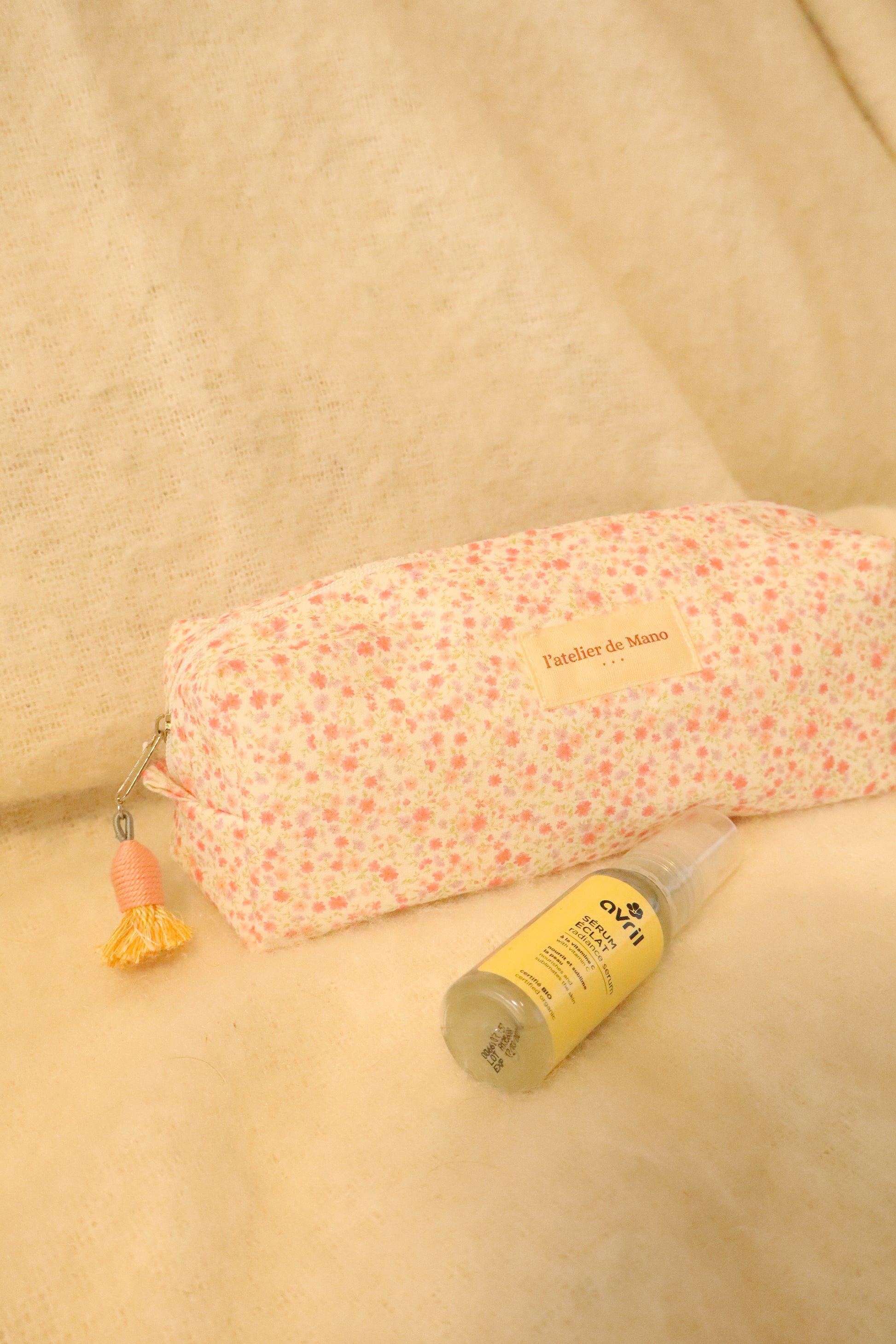 Trousse-toilette-fleurie-rose-fait-main-coton-matelasse