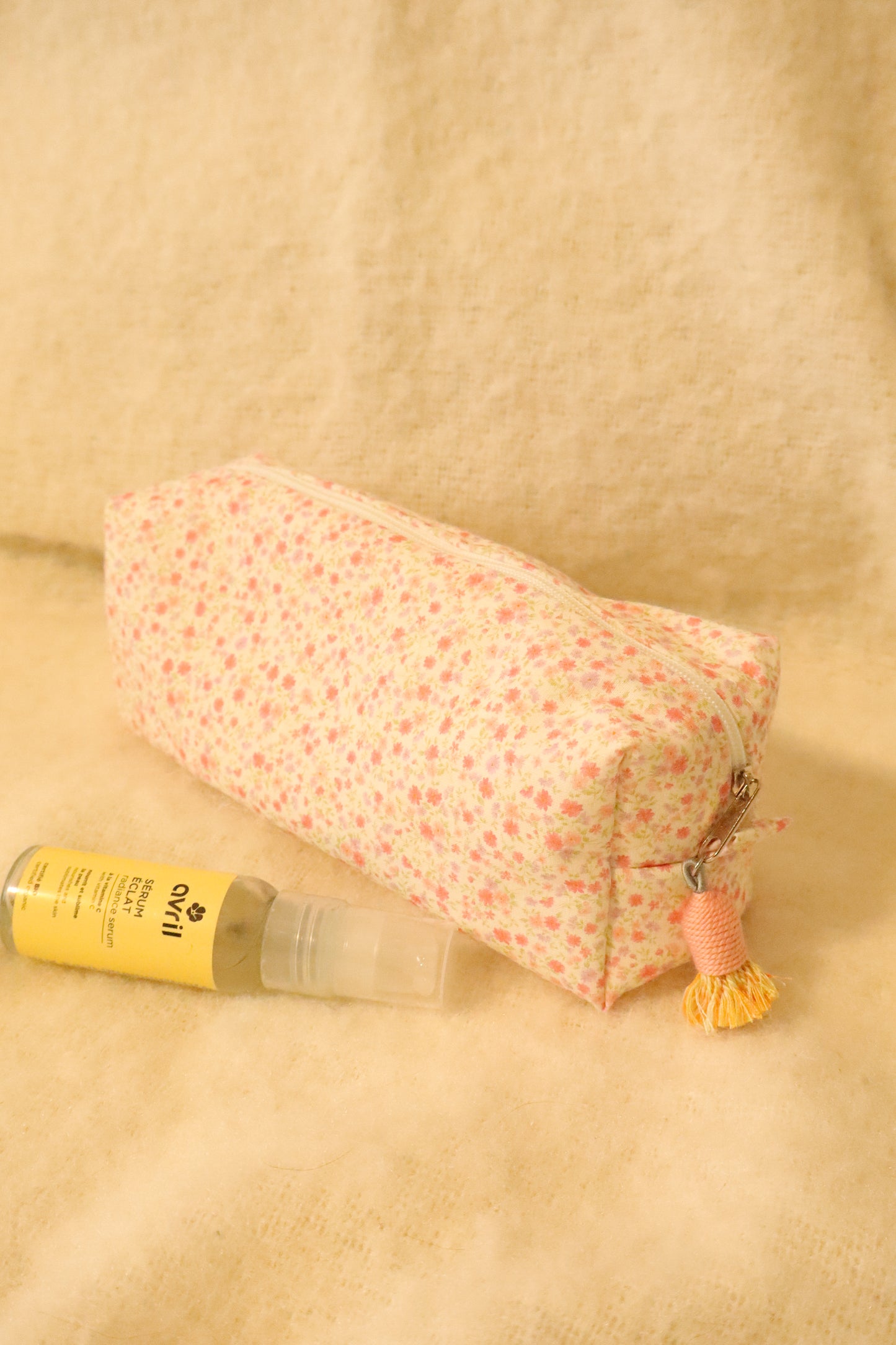 Trousse-toilette-fleurie-rose-fait-main-coton-matelasse