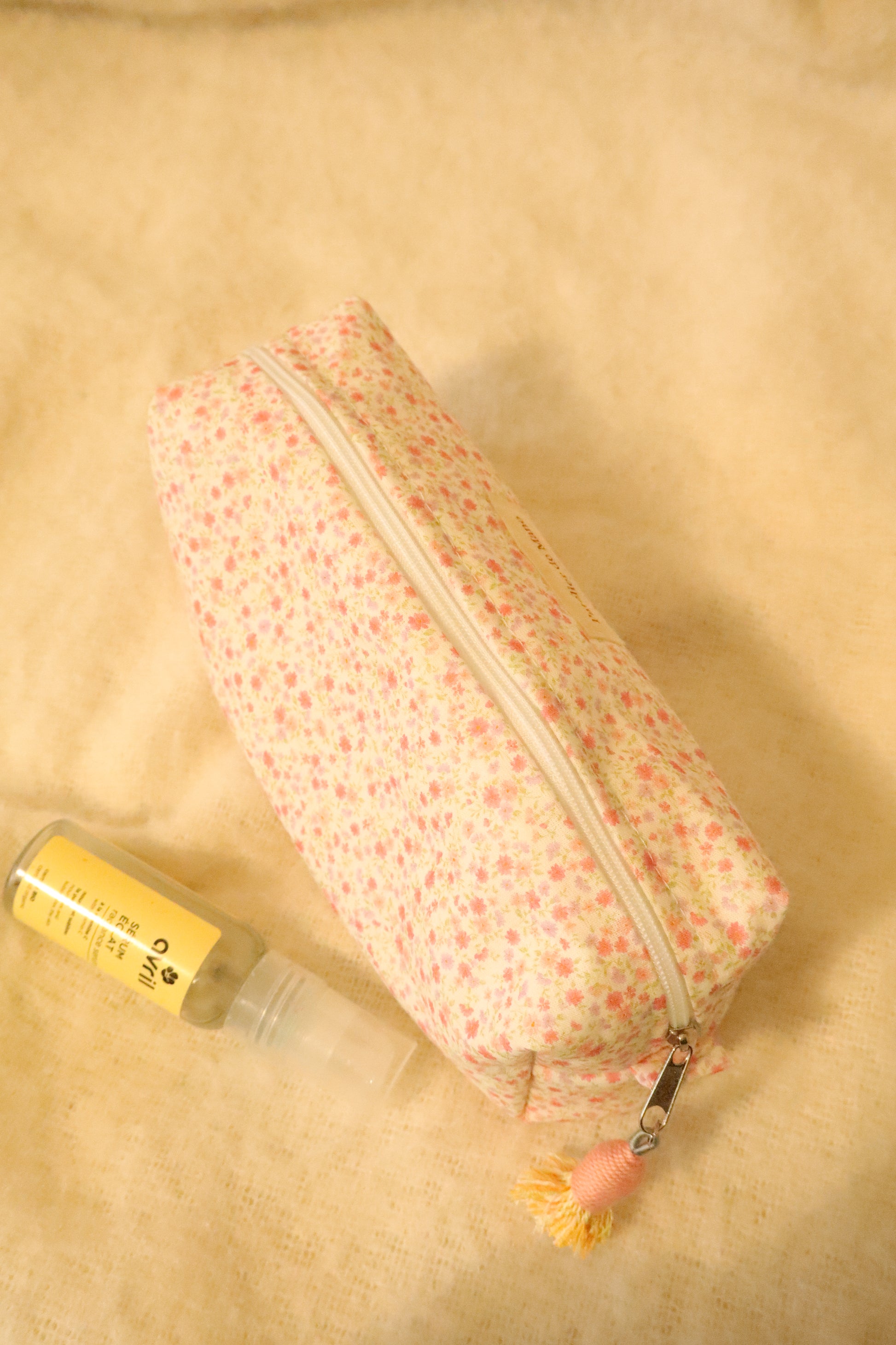 Trousse-toilette-fleurie-rose-fait-main-coton-matelasse