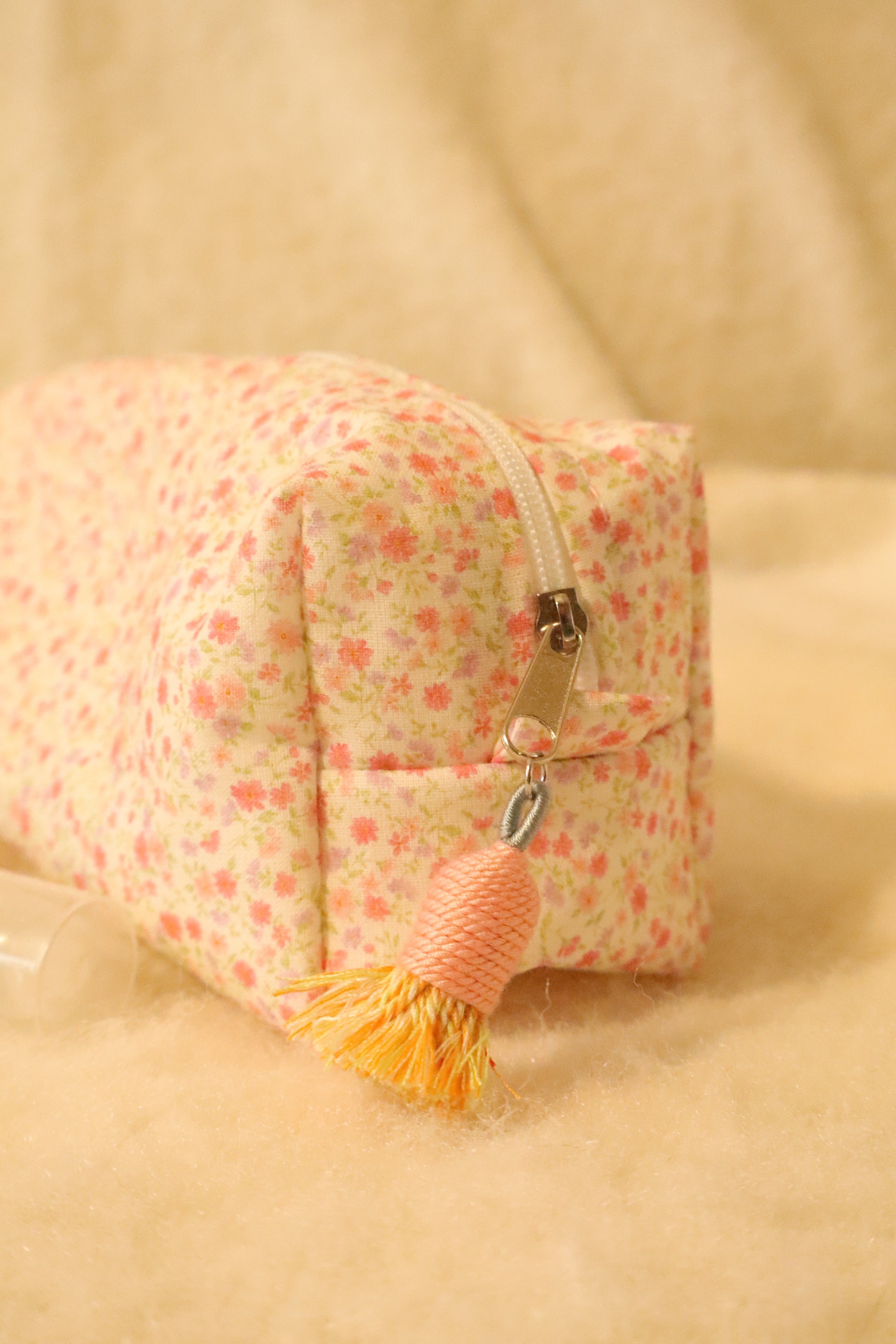 Trousse-toilette-fleurie-rose-fait-main-coton-matelasse